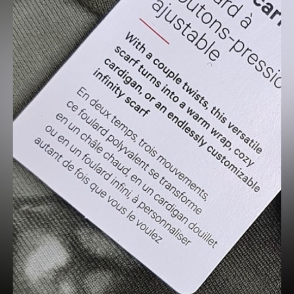 Great Gift Idea 🎄🎁
Lululemon Customizable Snap Scarf in Green Tie Dye - Picture 9 of 13